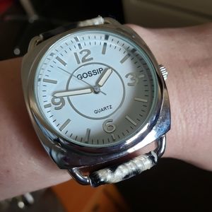 NWOT GOSSIP LADIES WATCH. LEPORD PRINT